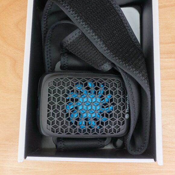 Therabody RecoveryTherm Cube / Heat & Cold Therapy Device / Muscle Recovery - Picture 2 of 13